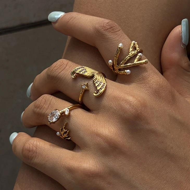 Coral ceg Pearl Ring