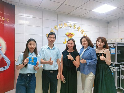Factory Mus ntsib: Zoo siab txais tos Kazakhstan Partners rau peb lub Hoobkas...